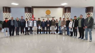 Müdür Yılmaz, Bitlisli öğrencileri ağırladı