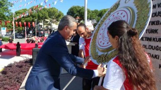 Muğlada 19 Mayıs coşkusu Gençlik Haftası çelenk sunma töreniyle başladı