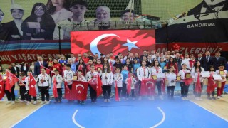 Muğlada başarılı sporculara ödül yağdı