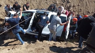 Muşta çaya düşen otomobildeki 1 kişi yaralandı