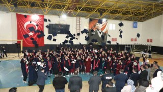 Narman Meslek Yüksekokulunda mezuniyet coşkusu