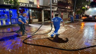 Nazilli Uzun Çarşı Büyükşehir ekipleriyle pırıl pırıl oldu