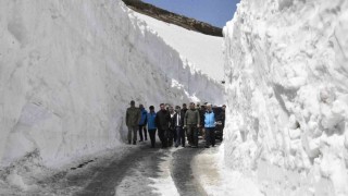 Nemrut Kalderasında kar esareti bitti: 10 metrelik kar duvarları aşıldı
