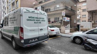 Niğdede bir kişi apart dairede ölü bulundu