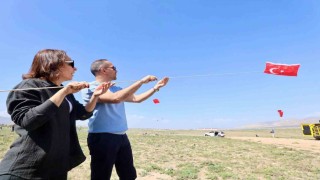Niğdede gökyüzü anneler için renklendi