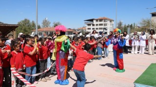 Öğrenciler bilim şenliğinde heyecan dolu bir gün yaşadı