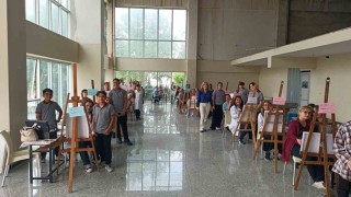 Öğrenciler öğretmen oldu, veliler yeniden sıralara döndü