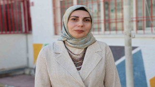 Öğrenciler ve öğretmenler okul duvarını sanatsal şekilde boyadı