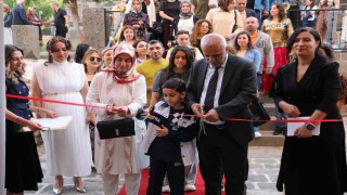 Öğrencilerin atık malzemelerden yaptıkları çalışmalar tarihi mekanda sergilendi