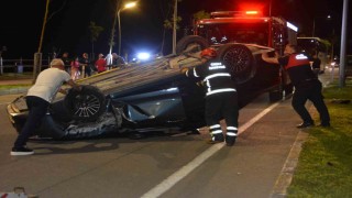 Orduda alkollü sürücü park halindeki hafif ticari araca çarptı: 2 yaralı