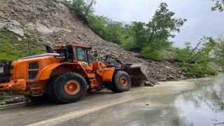 Orduda heyelan nedeniyle kısmen kapanan yol ulaşıma açıldı