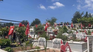 Osmaniye deprem şehitliğinde hüzünlü bayram