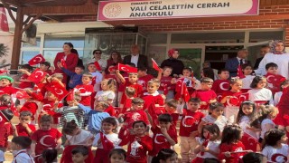 Osmaniyede minik öğrencilerden el emeği bayrak sergisi