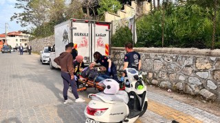 Otomobil ile motosiklet çarpıştı;1 yaralı