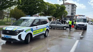 Otomobilin çarptığı yaşlı kadın ağır yaralandı