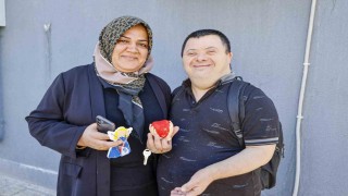 Özel bireylerden Anneler Gününe anlamlı sürpriz