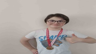 Özel sporcu Seyit Taha Kileci yüzmede Kocaeli şampiyonu oldu