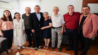 Özgür Özelden Anneler Gününde duygu dolu ziyaret
