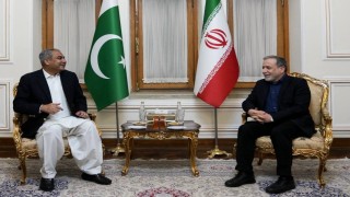 Pakistan İçişleri Bakanı Naqvi, İran Dışişleri Bakanı Arakçi ile bir araya geldi