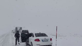 Palandöken geçidinde kar ve tipi etkili oldu