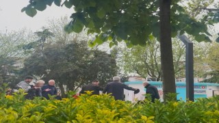 Parkta iki yaşlı adam arasında yumruklu kavga: 1 yaralı