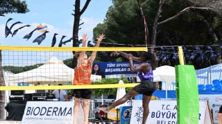 Plaj voleybolunun kalbi Aydın Tekstil Parkta atıyor