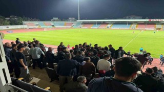 Play-off maçında tansiyon yükseldi, protokol tribününde kavga çıktı