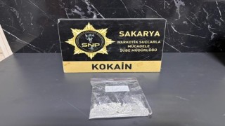 Polis ekiplerinin durdurduğu araçtan kokain çıktı: Sürücü tutuklandı