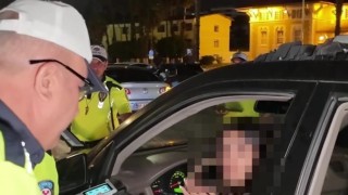 Polisi ezmeye çalıştığı iddia edilen yabancı uyruklu sürücü tutuklandı