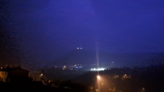 Pülümürde şimşekler geceyi aydınlattı