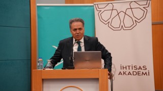 Rektör Akpolat, dijital çağda üniversitelerin geleceğini anlattı