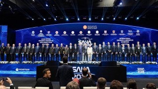 Rektör Çakmak, SAHA 2026da savunma sanayii temsilcileriyle bir araya geldi