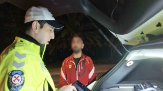 Sahilde tehlikeli yolculuk pahalıya patladı: Polisle diyaloğu dikkat çekti