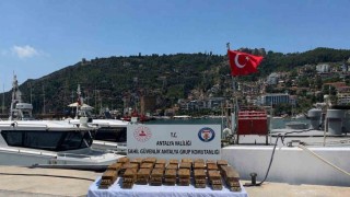 Sahile vuran şüpheli paketten 40 milyon TLlik macun esrar çıktı