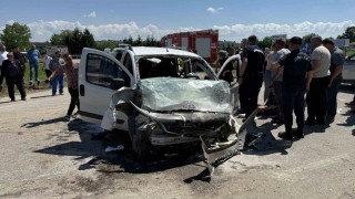 Sakaryada araçların çarpıştığı kazada 3ü çocuk 7 kişi yaralandı