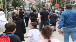 Sakaryada bayram alışverişi telaşı: Kedi yavrusu gibi sağa sola dağıldık