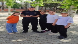 Saksağan yavrusu itfaiye ekiplerince yuvasına kavuşturuldu