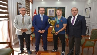 Salihli Kaymakamı Güldoğan, dünya şampiyonunu ağırladı
