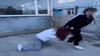 Samsunda kızların akran zorbalığı: Darbedip kameraya çektiler