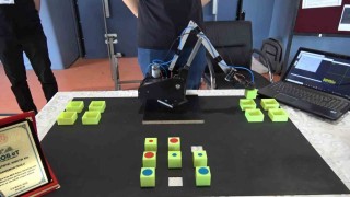 Samsunda meslek lisesi öğrencilerinin geliştirdiği robot kol Türkiye birincisi oldu