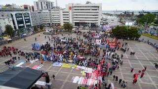 Samsunda yağmur altında 1 Mayıs kutlaması