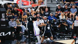 San Antonio Spurs, seriyi son maça taşıdı