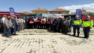 Sandıklıda traktör sürücüleri reflektörün önemi konusunda bilgilendirildi
