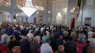 Şanlıurfada bayram namazı coşkusu