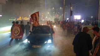 Şanlıurfada Galatasaraylı taraftarlar Fenerbahçenin maket tabutuyla şampiyonluk kutladı