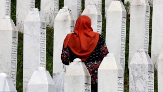 Saraybosnadaki savaş turizmi katılımcıları, en güzel kadınları vurmak için birbiriyle yarışmış