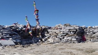 Sarıkız Türbesine bayrak asmak için Kaz Dağlarına tırmandılar