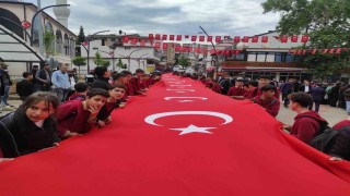 Sasonda 100 metrelik bayrakla Gençlik Yürüyüşü düzenlendi