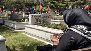 Şehit anneleri, Anneler Gününde evlatlarına koştu
