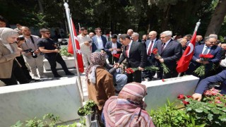 Şehit babasının, elini öpüp bayramını kutlayan Valiyle diyaloğu yürekleri ısıttı